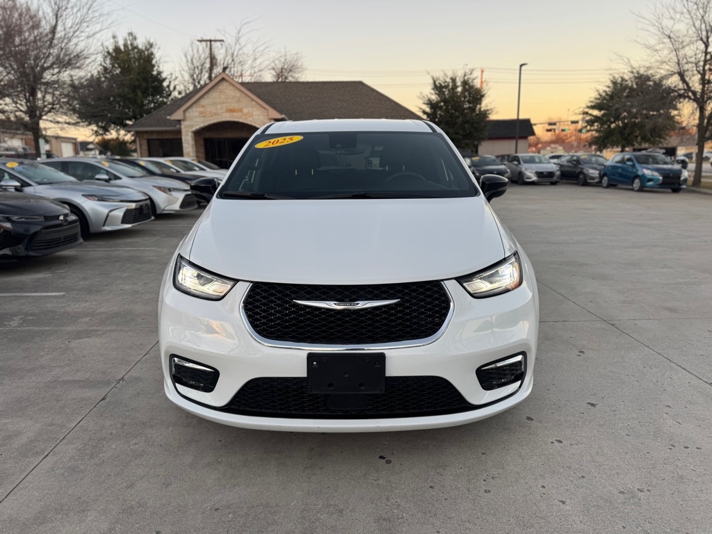 Chrysler Pacifica Select 2025