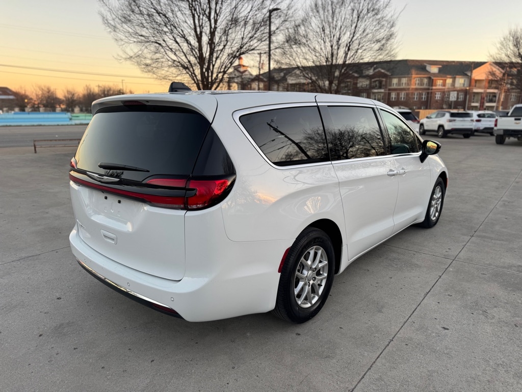 Chrysler Pacifica Select 2025