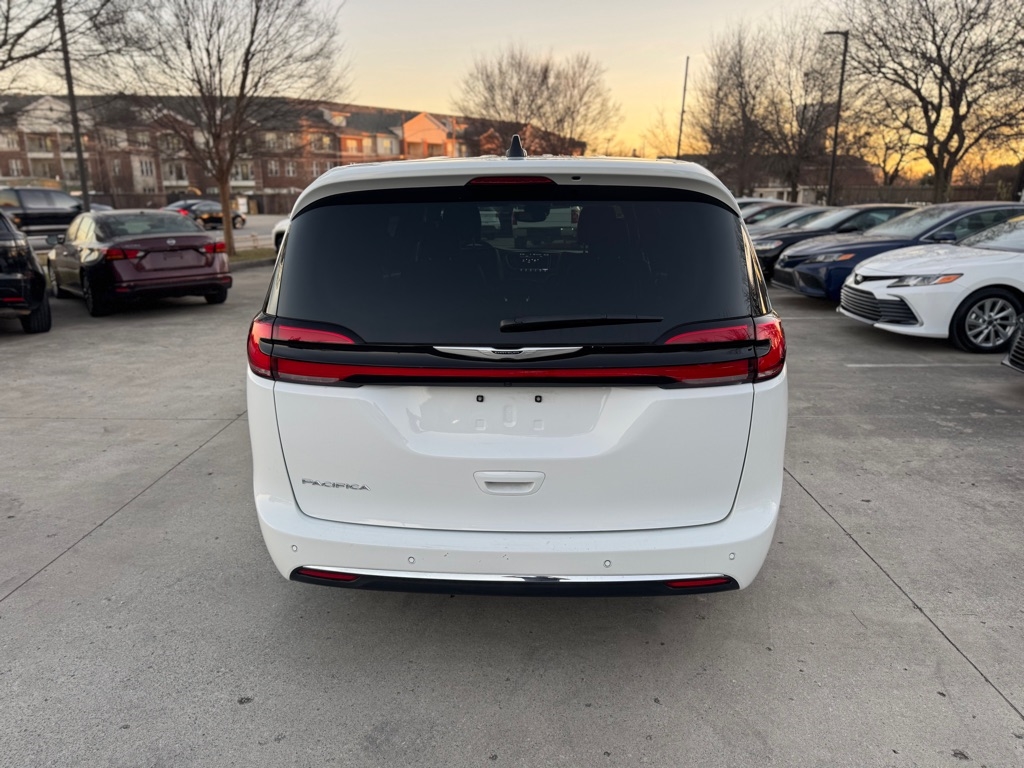 Chrysler Pacifica Select 2025