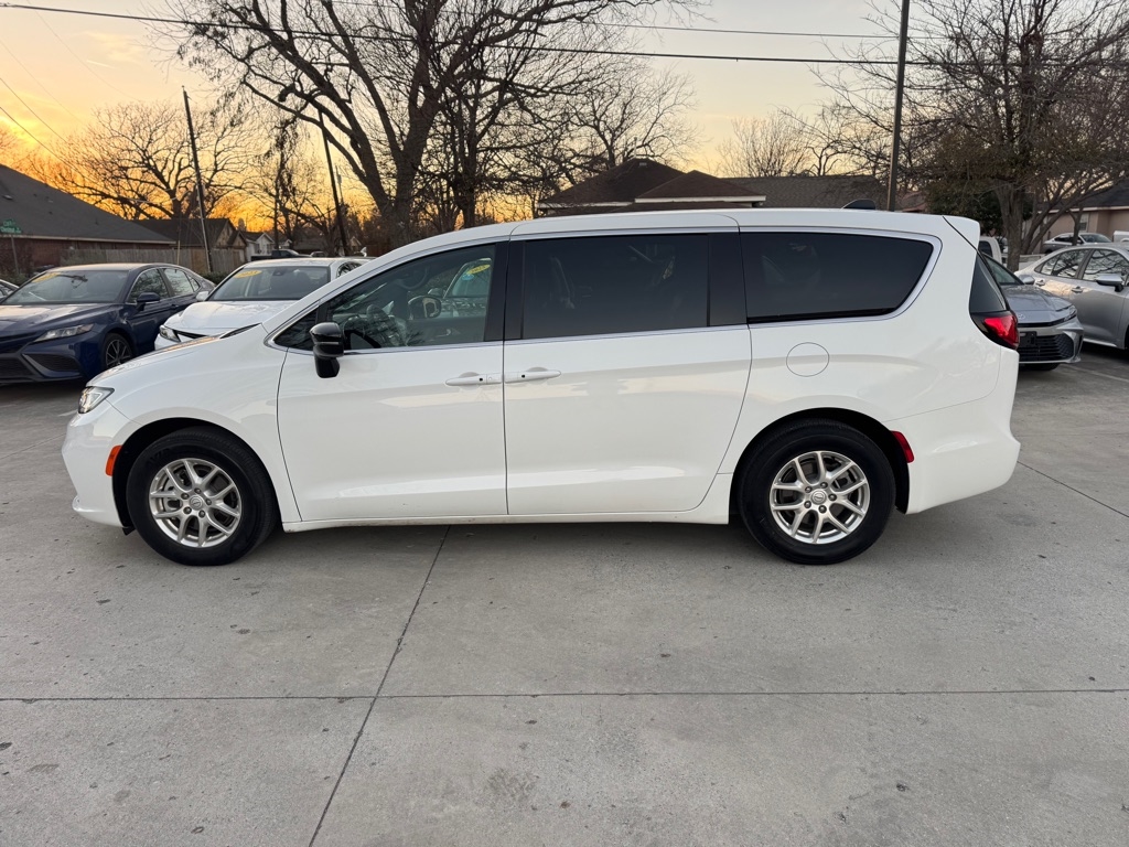 Chrysler Pacifica Select 2025