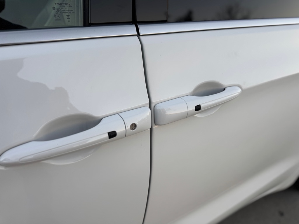 Chrysler Pacifica Select 2025