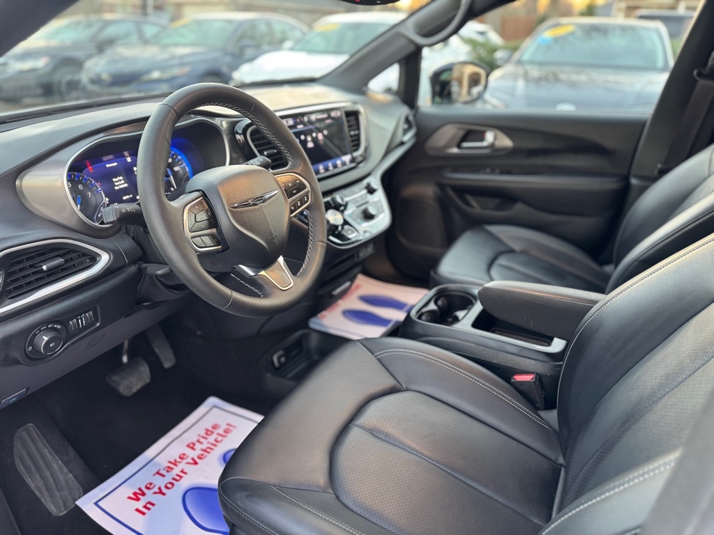 Chrysler Pacifica Select 2025
