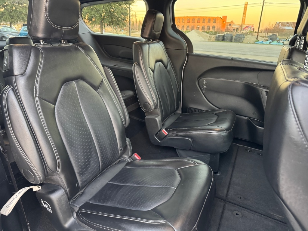 Chrysler Pacifica Select 2025