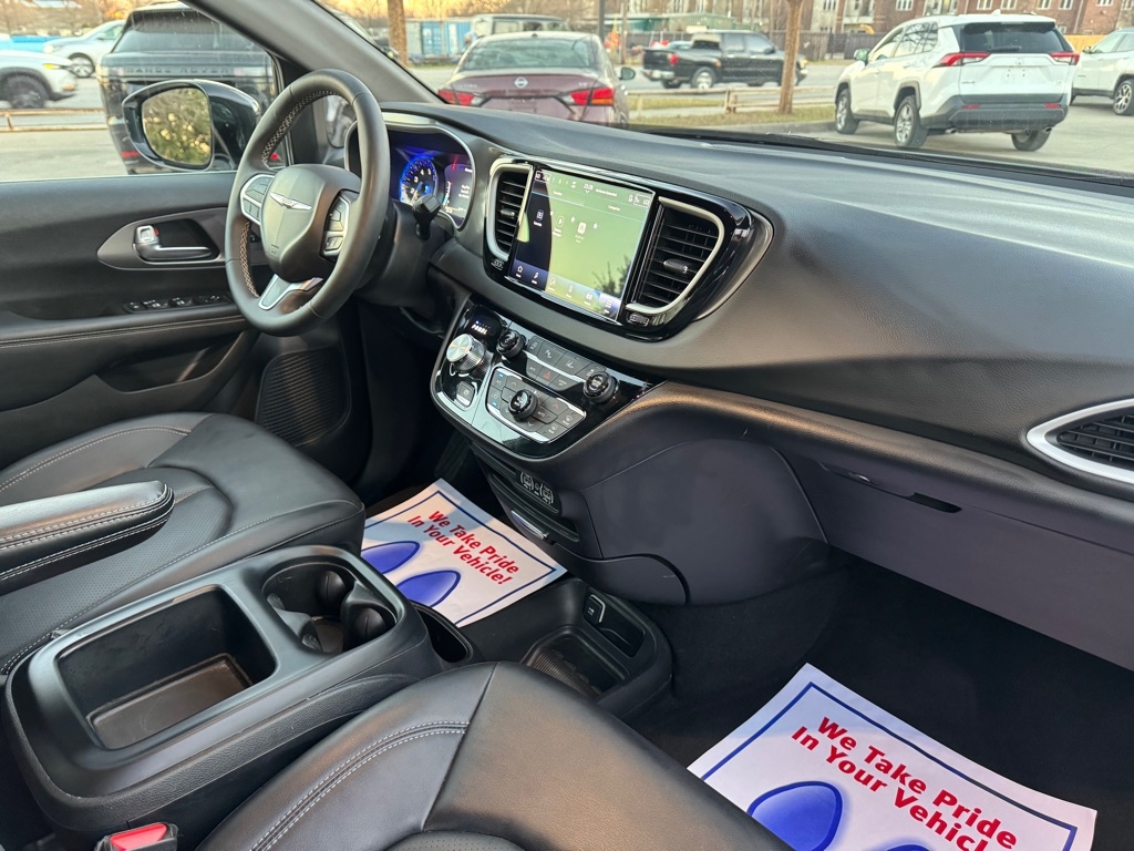 Chrysler Pacifica Select 2025