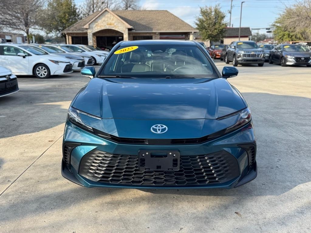 Toyota Camry Hybrid XLE 2025