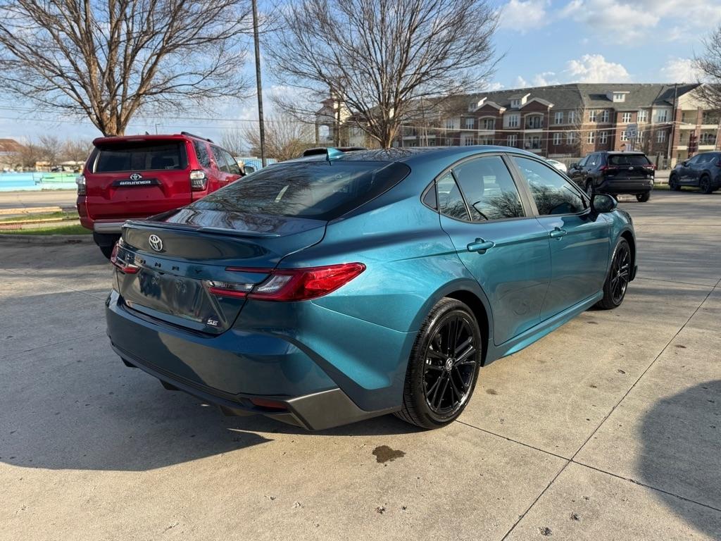 Toyota Camry Hybrid XLE 2025