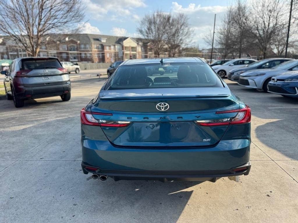 Toyota Camry Hybrid XLE 2025