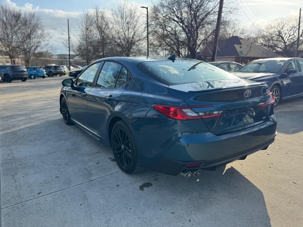 Toyota Camry Hybrid XLE 2025