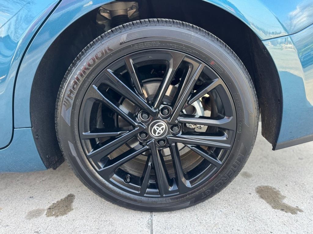 Toyota Camry Hybrid XLE 2025