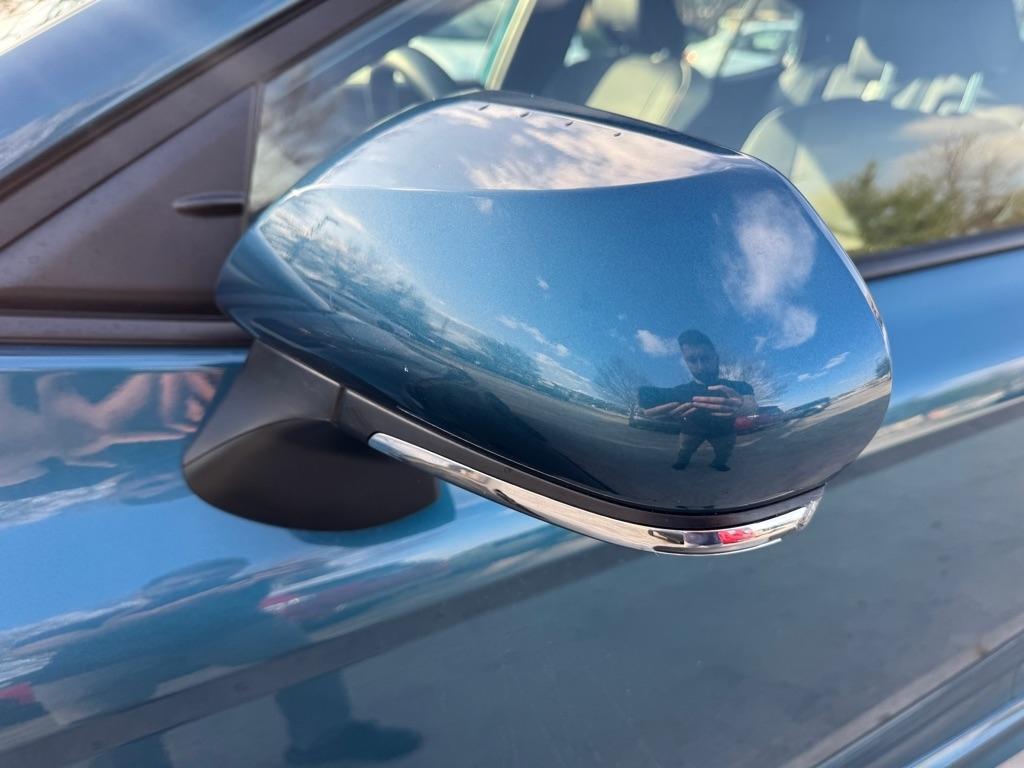 Toyota Camry Hybrid XLE 2025