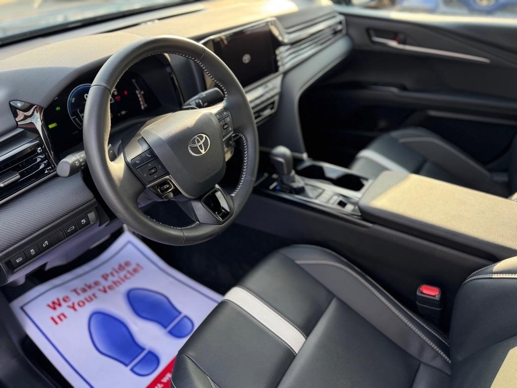 Toyota Camry Hybrid XLE 2025