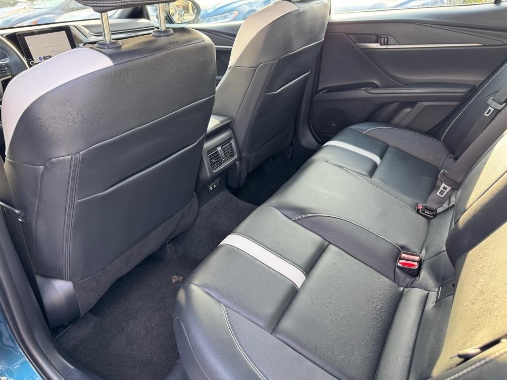 Toyota Camry Hybrid XLE 2025