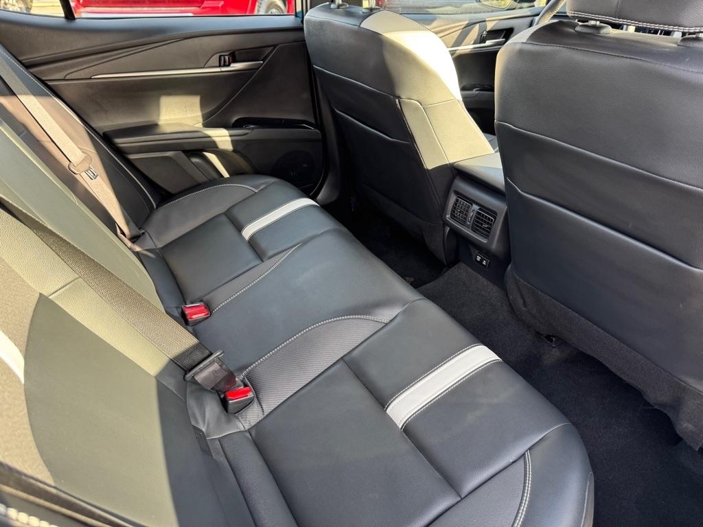 Toyota Camry Hybrid XLE 2025