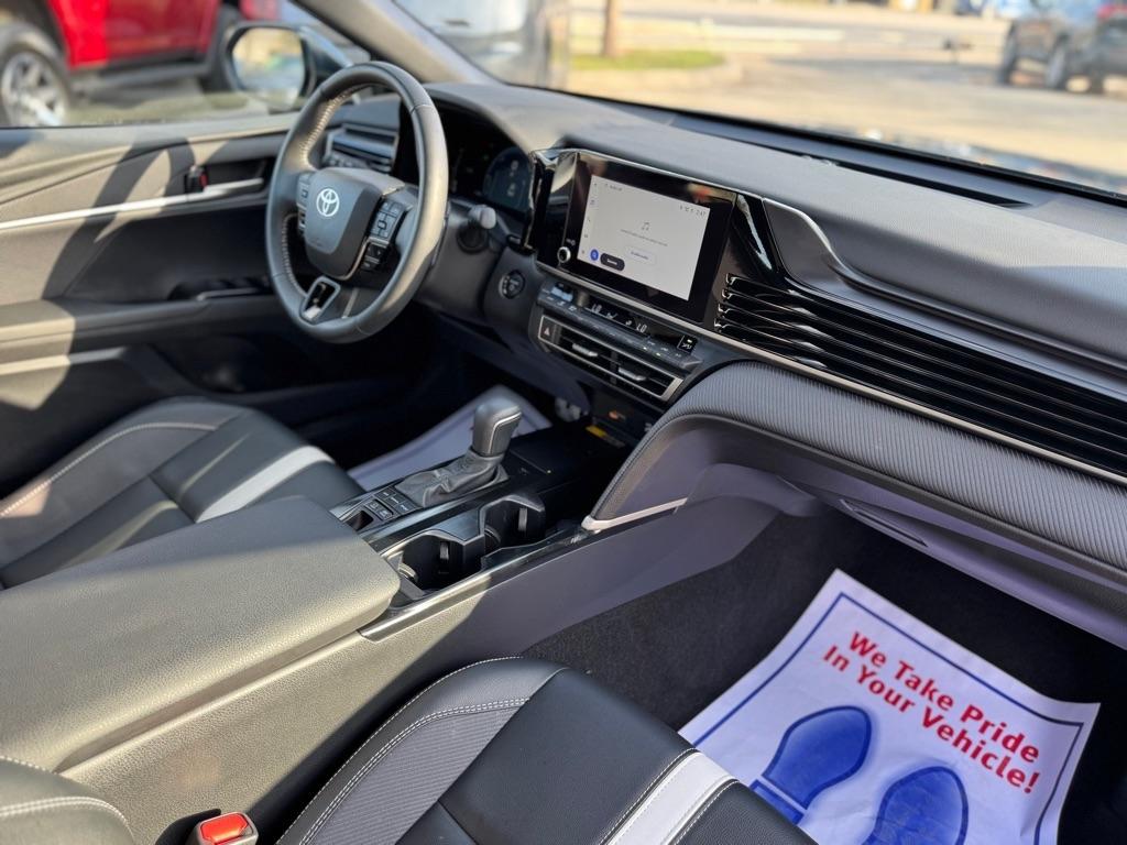 Toyota Camry Hybrid XLE 2025