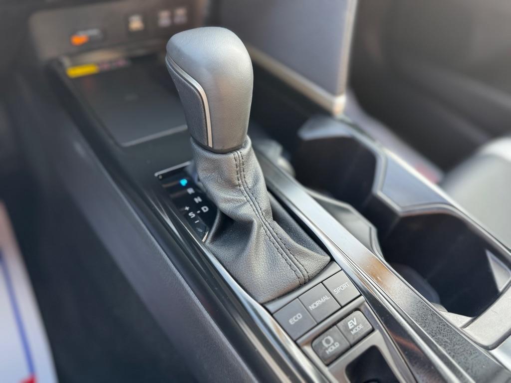 Toyota Camry Hybrid XLE 2025