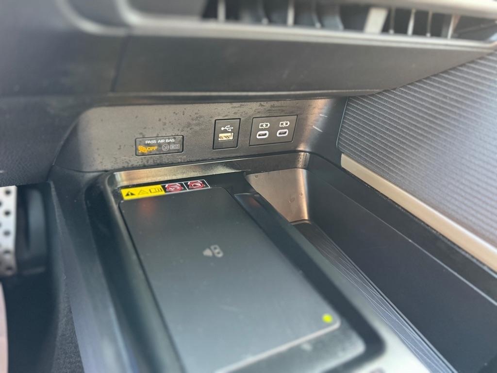 Toyota Camry Hybrid XLE 2025