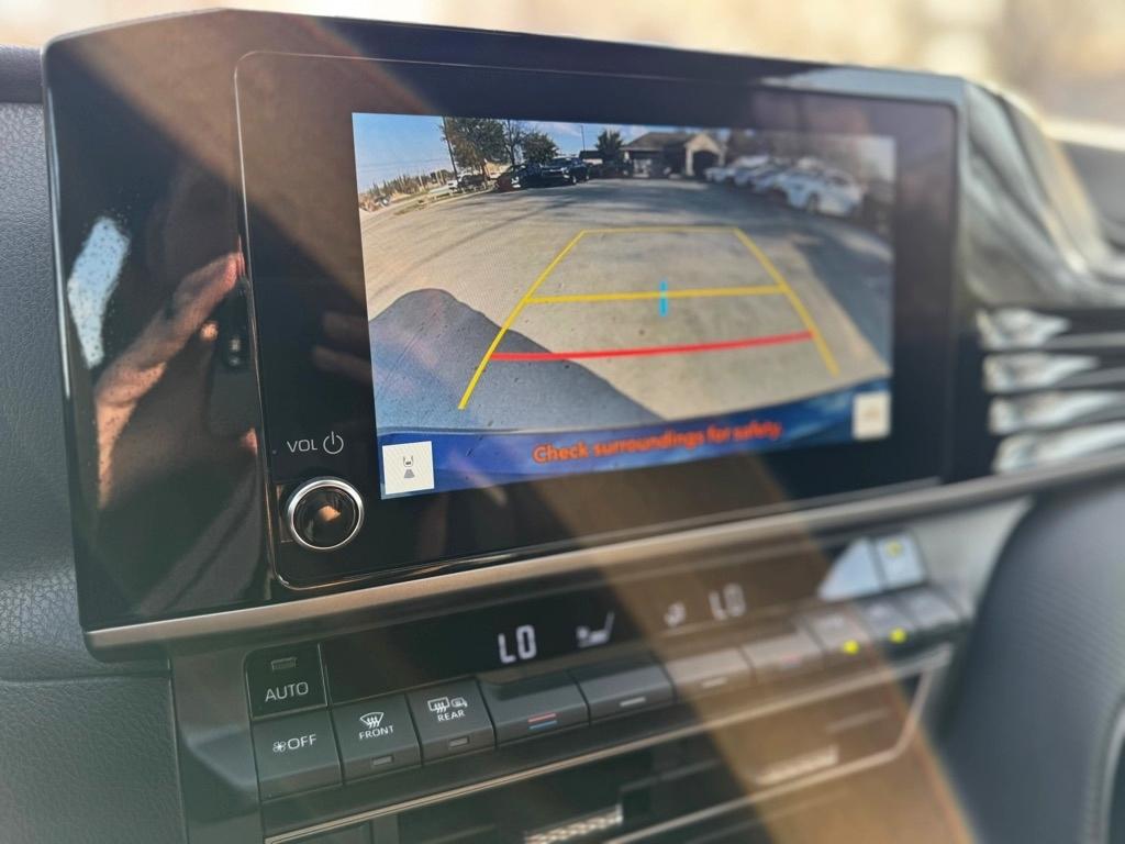 Toyota Camry Hybrid XLE 2025