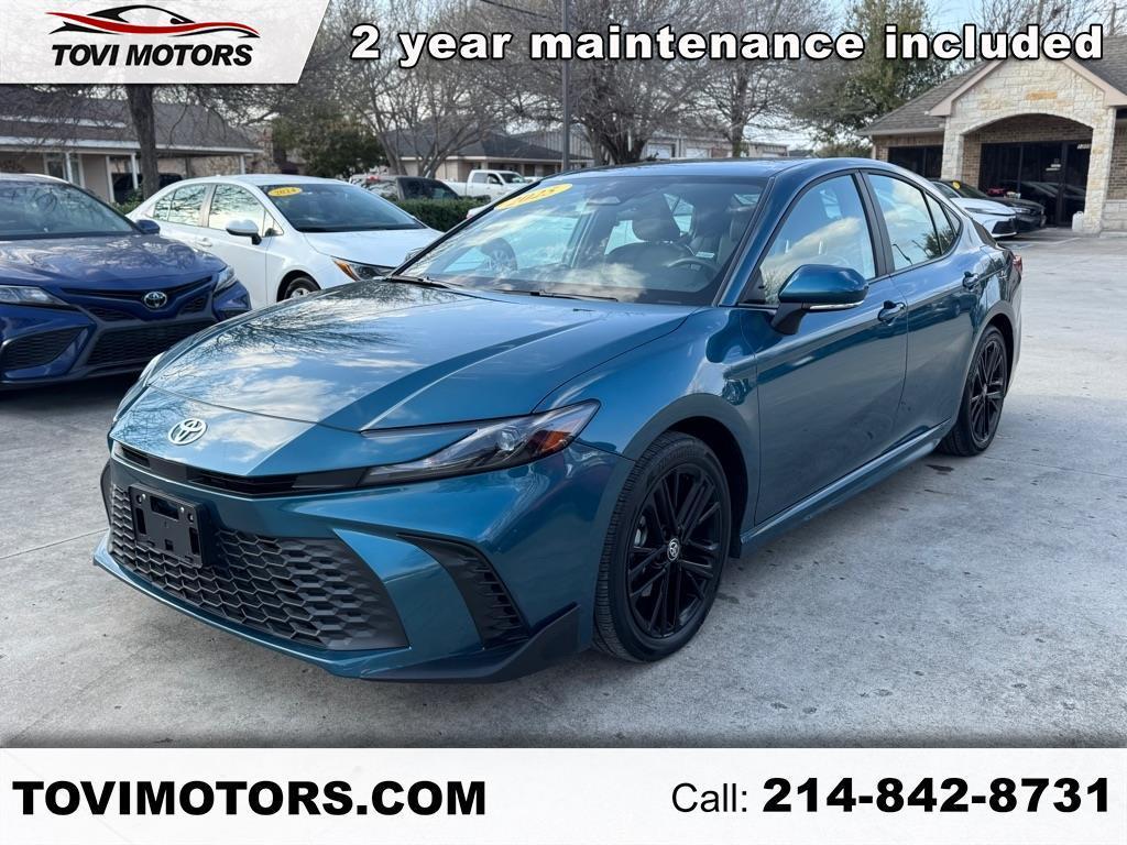 Toyota Camry Hybrid XLE 2025