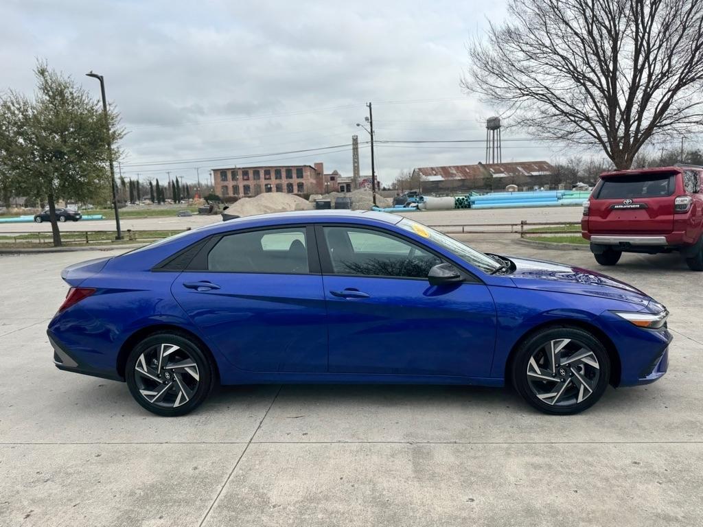 Hyundai Elantra Hybrid Blue 2025