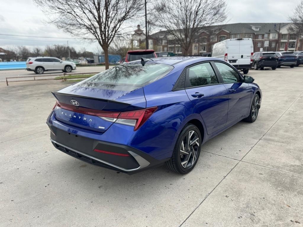 Hyundai Elantra Hybrid Blue 2025