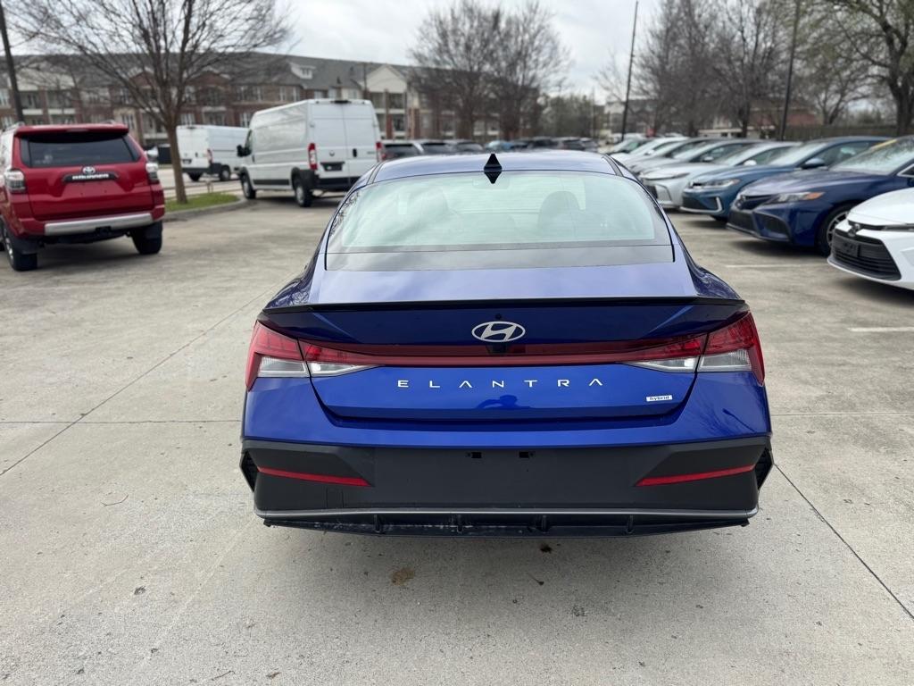 Hyundai Elantra Hybrid Blue 2025