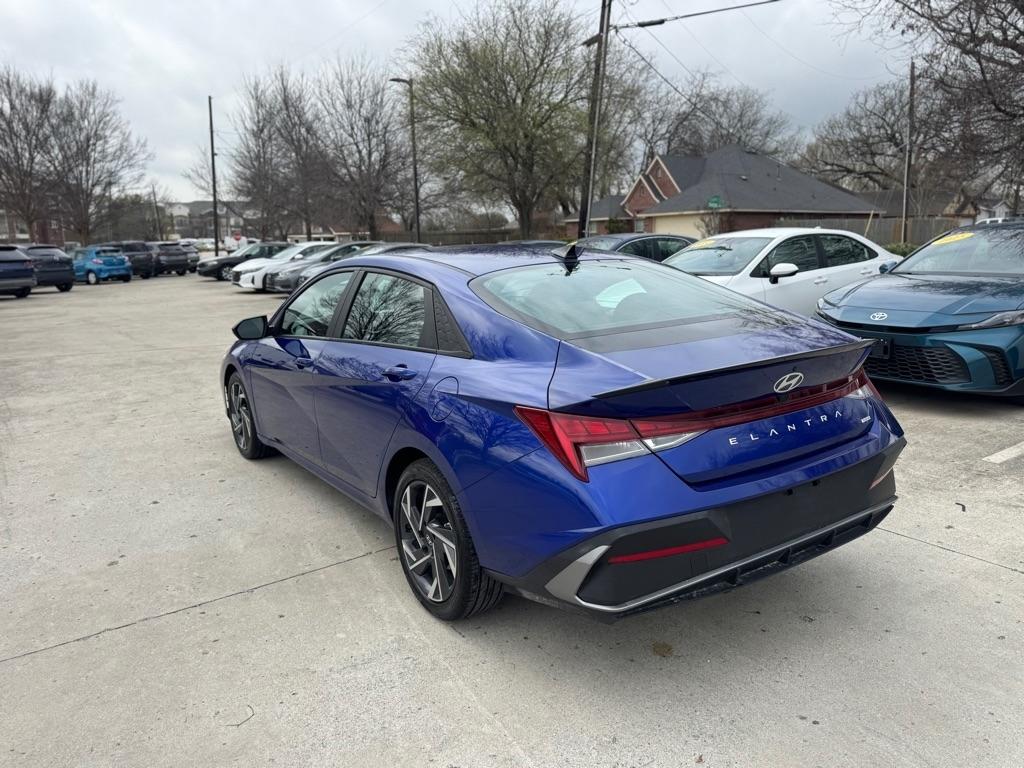 Hyundai Elantra Hybrid Blue 2025