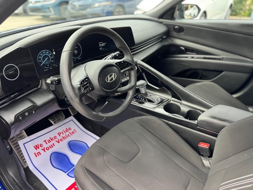 Hyundai Elantra Hybrid Blue 2025
