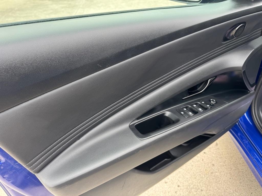 Hyundai Elantra Hybrid Blue 2025