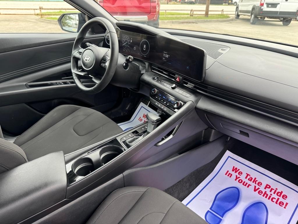 Hyundai Elantra Hybrid Blue 2025