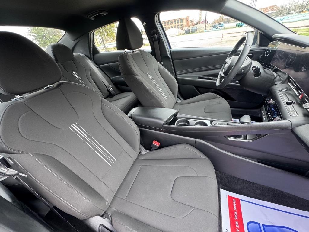 Hyundai Elantra Hybrid Blue 2025