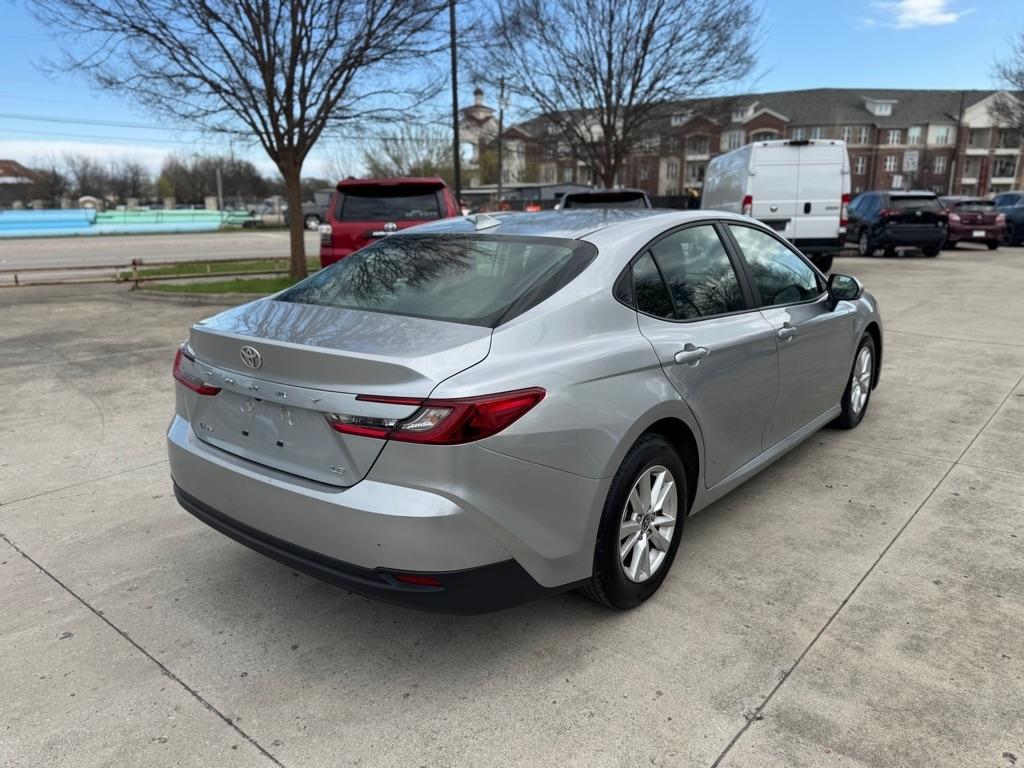 Toyota Camry Hybrid XLE 2025