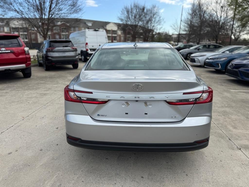 Toyota Camry Hybrid XLE 2025