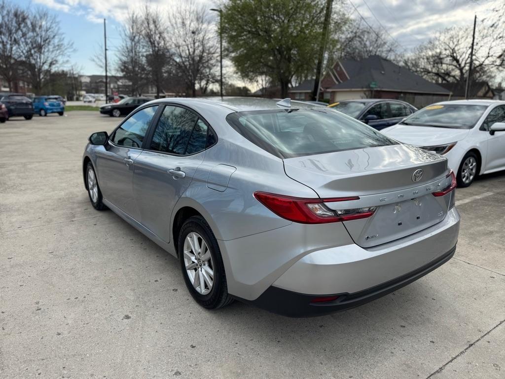 Toyota Camry Hybrid XLE 2025