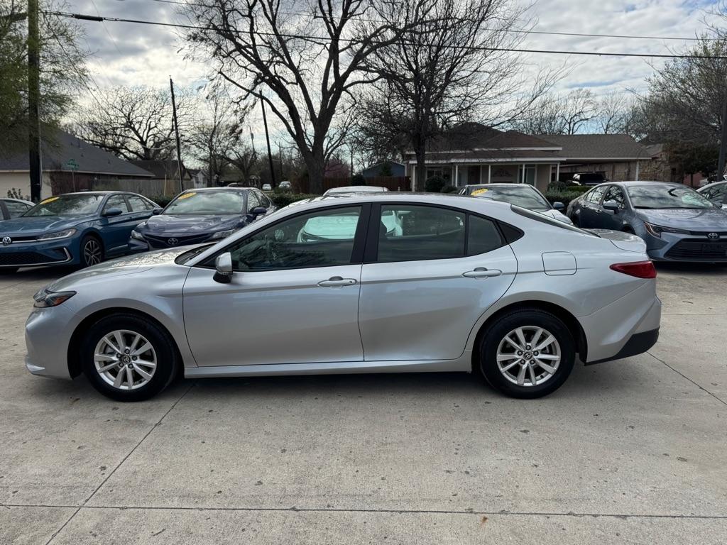 Toyota Camry Hybrid XLE 2025