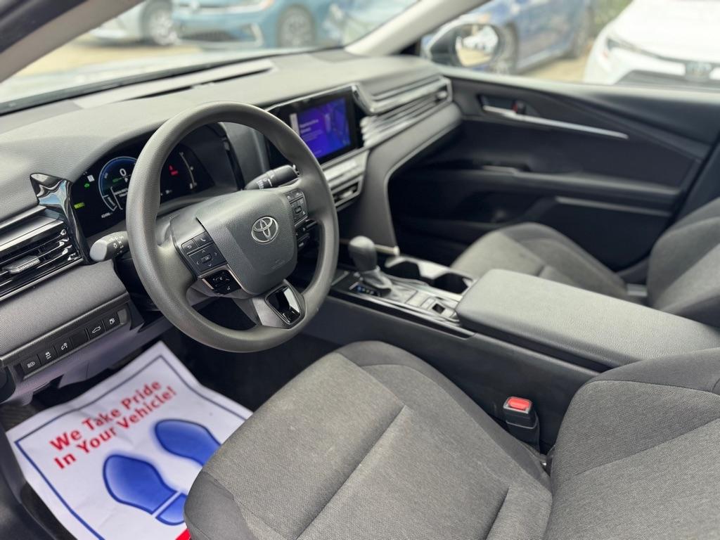 Toyota Camry Hybrid XLE 2025
