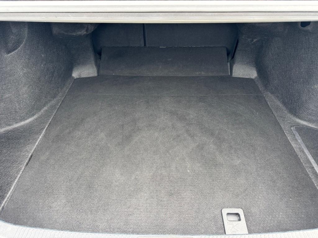 Toyota Camry Hybrid XLE 2025