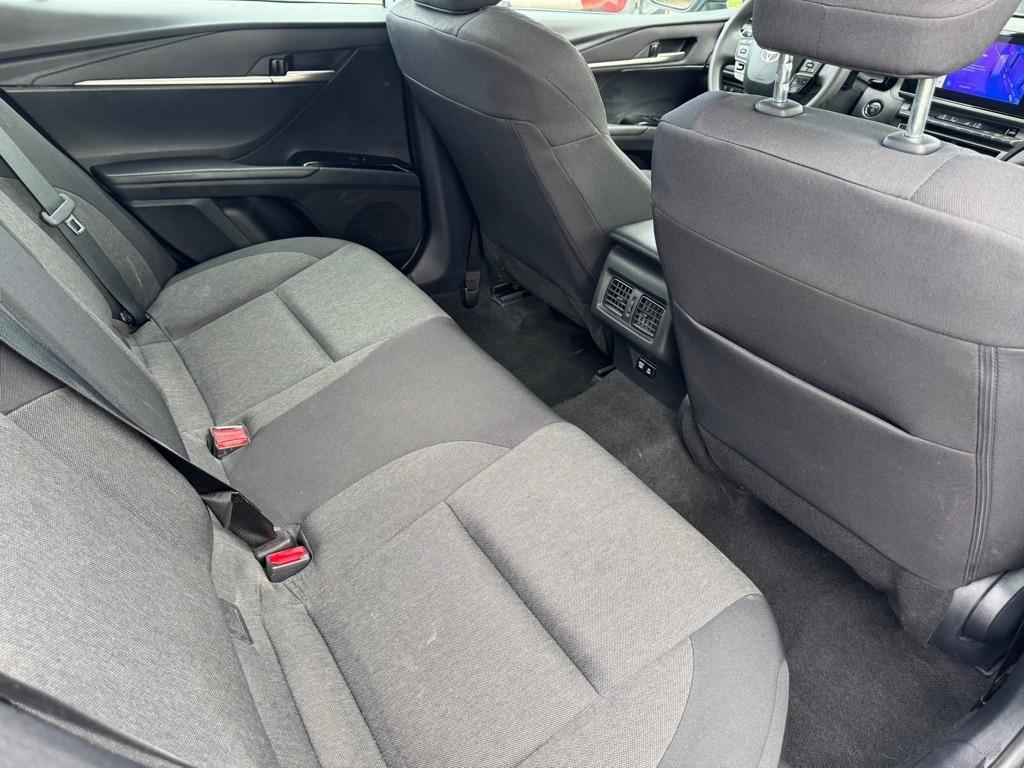 Toyota Camry Hybrid XLE 2025