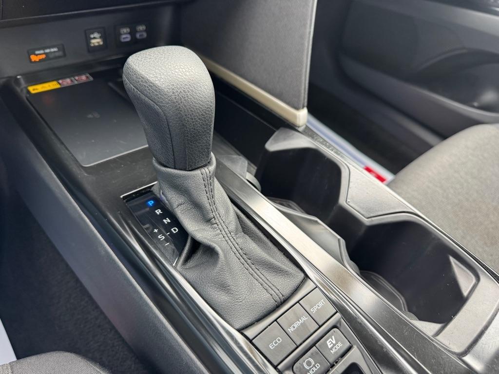 Toyota Camry Hybrid XLE 2025