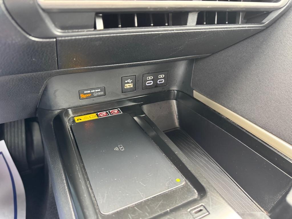 Toyota Camry Hybrid XLE 2025