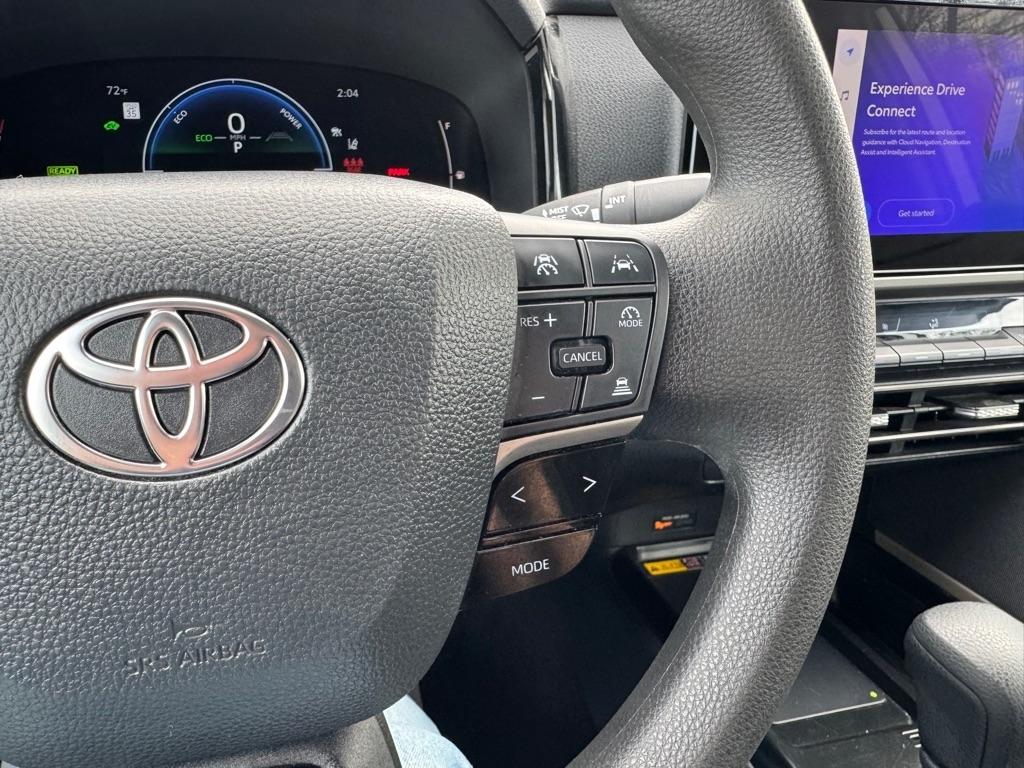 Toyota Camry Hybrid XLE 2025