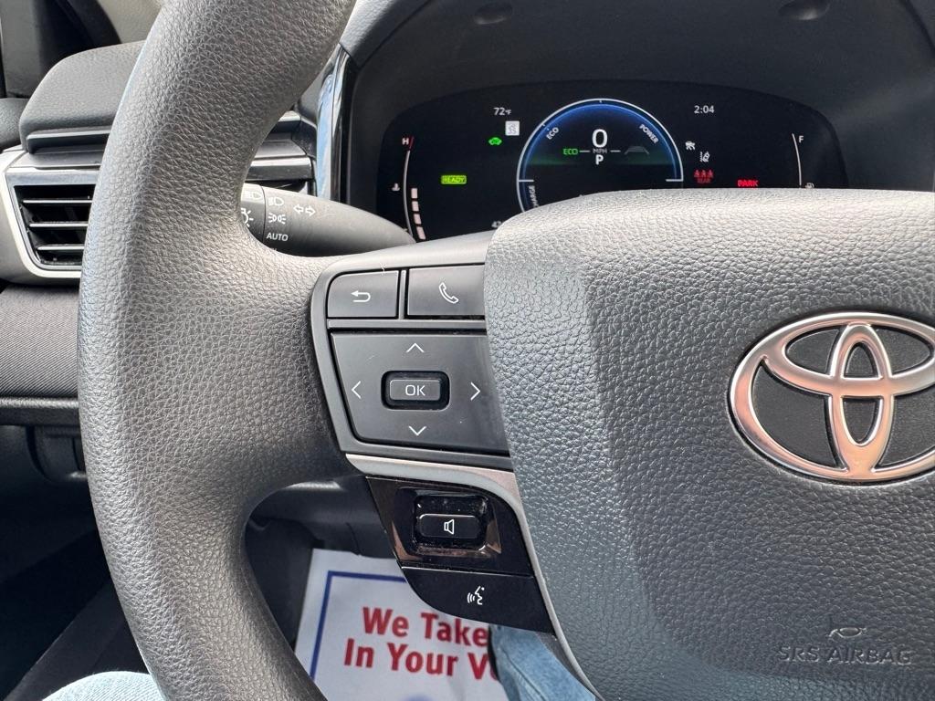 Toyota Camry Hybrid XLE 2025