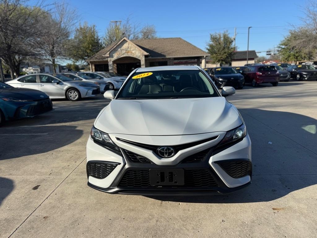 Toyota Camry SE 2024