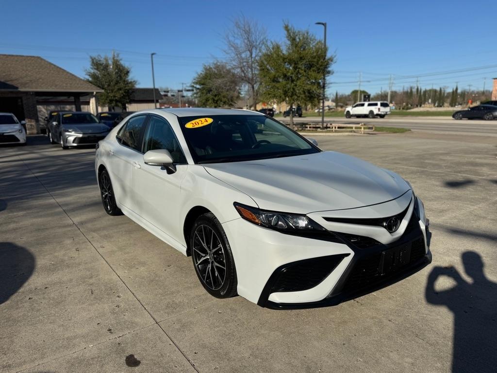Toyota Camry SE 2024