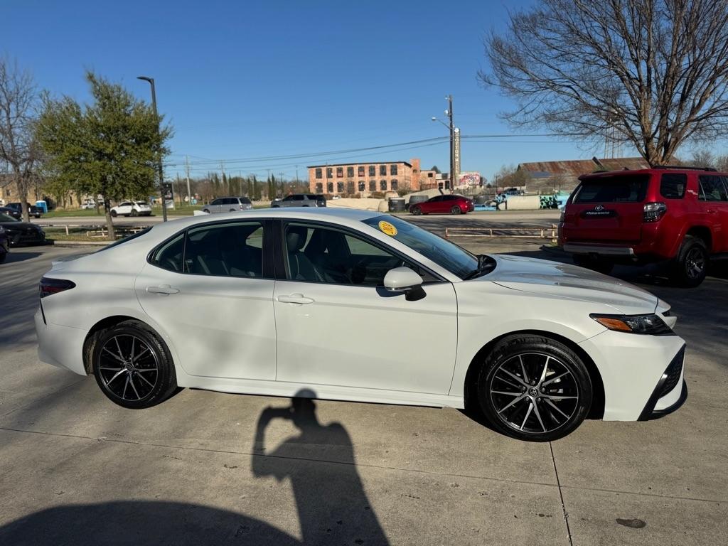 Toyota Camry SE 2024