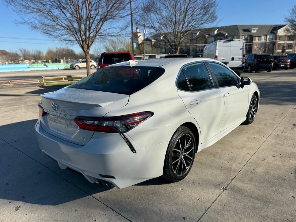 Toyota Camry SE 2024