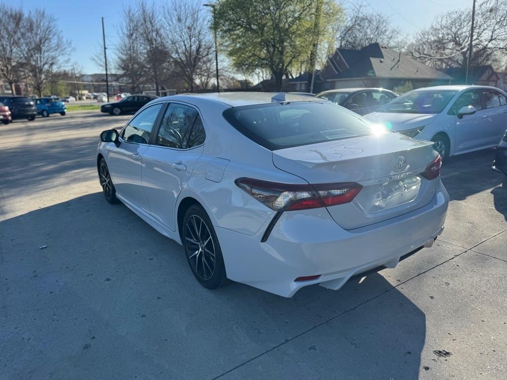 Toyota Camry SE 2024