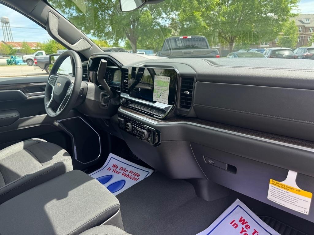 Chevrolet Silverado 1500 LT Crew Cab 4WD 2026