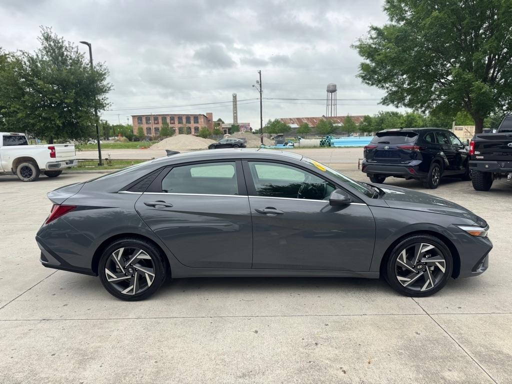 Hyundai Elantra SEL Convenience 2025