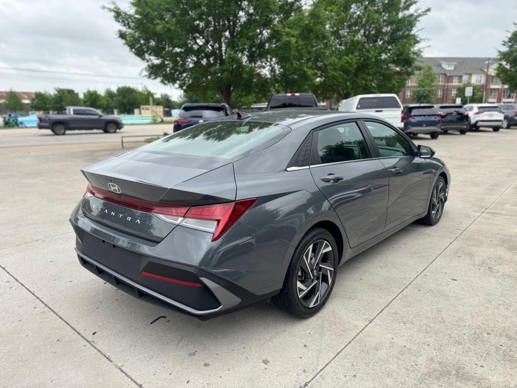 Hyundai Elantra SEL Convenience 2025