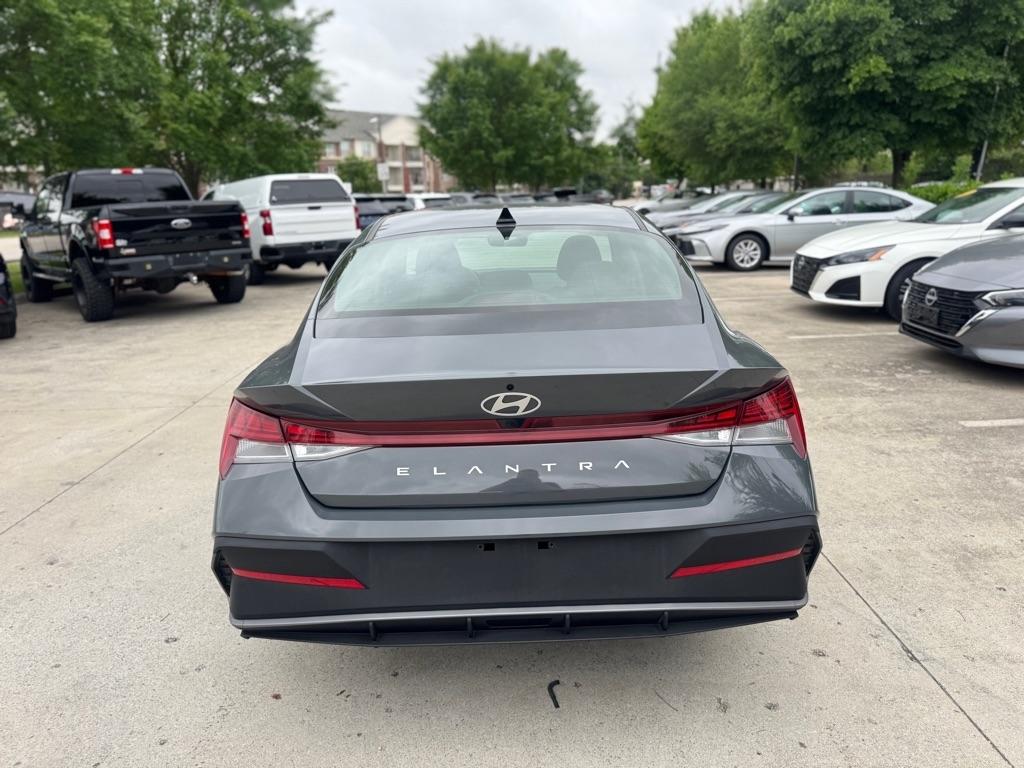 Hyundai Elantra SEL Convenience 2025